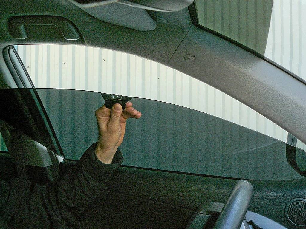 Как снять тонировку со стекла: способы убрать старую пленку с автомобиля самому легко и быстро, а также снятие с заднего с обогревом