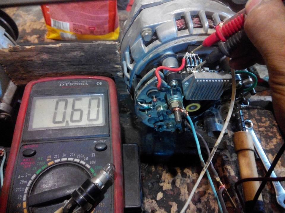Сколько должен выдавать генератор для нормальной зарядки аккумулятора