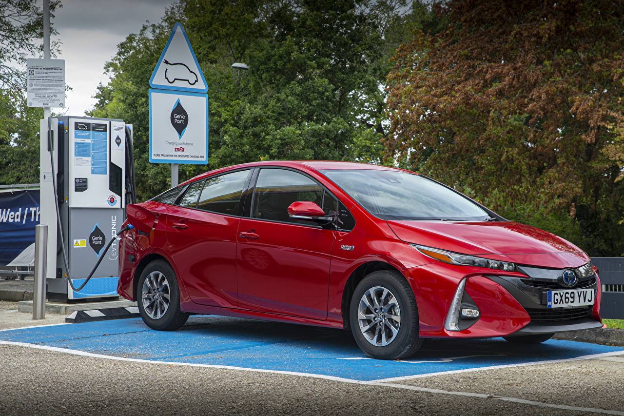 Toyota Prius PHV 2019