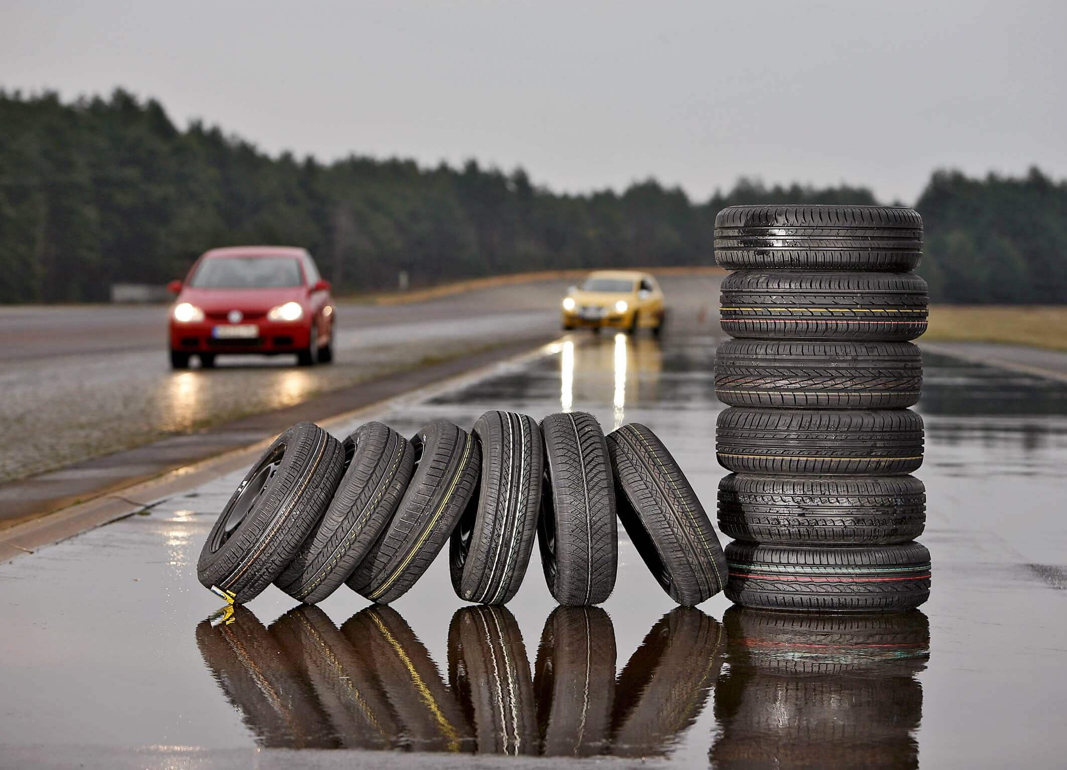 S tires. Покрышка автомобильная. Шина автомобиля. Резиновые автомобильные покрышки. Летние шины.