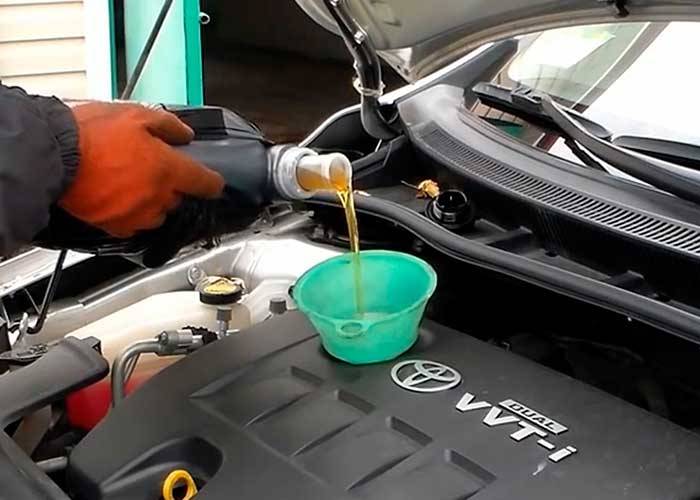 Как поменять масло в двигателе - пошаговая инструкция с видео