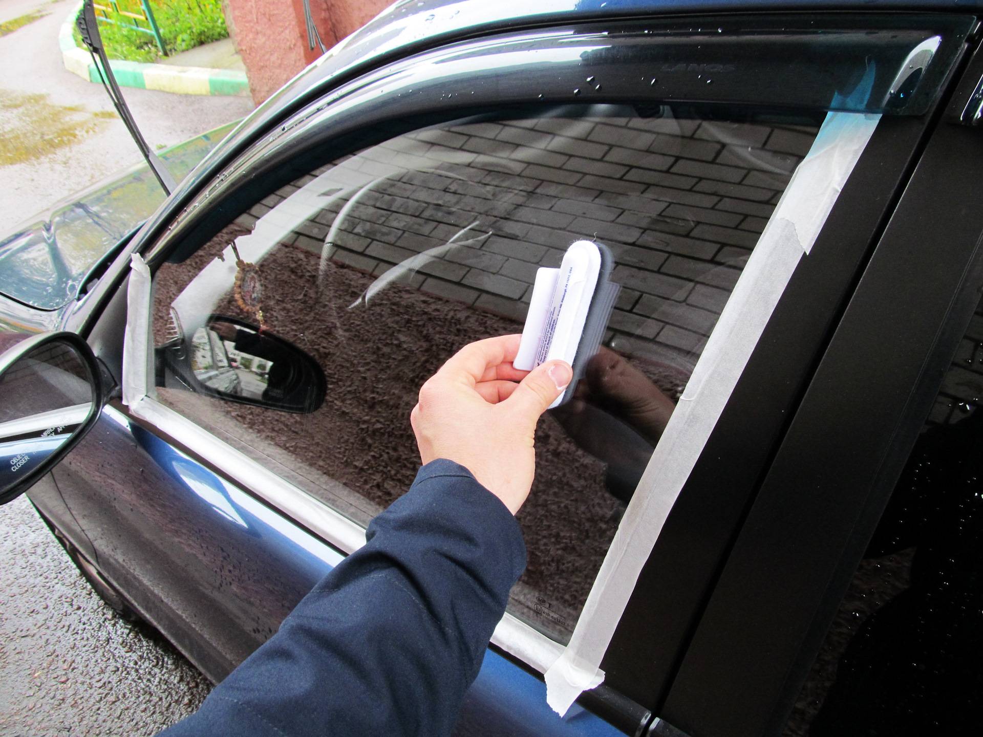 Антидождь для стекла автомобиля: состав, способы применения