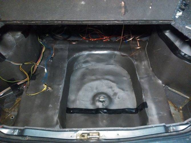 В нишу багажника ваз-2112 попадает вода, что делать? - autos-rus.ru