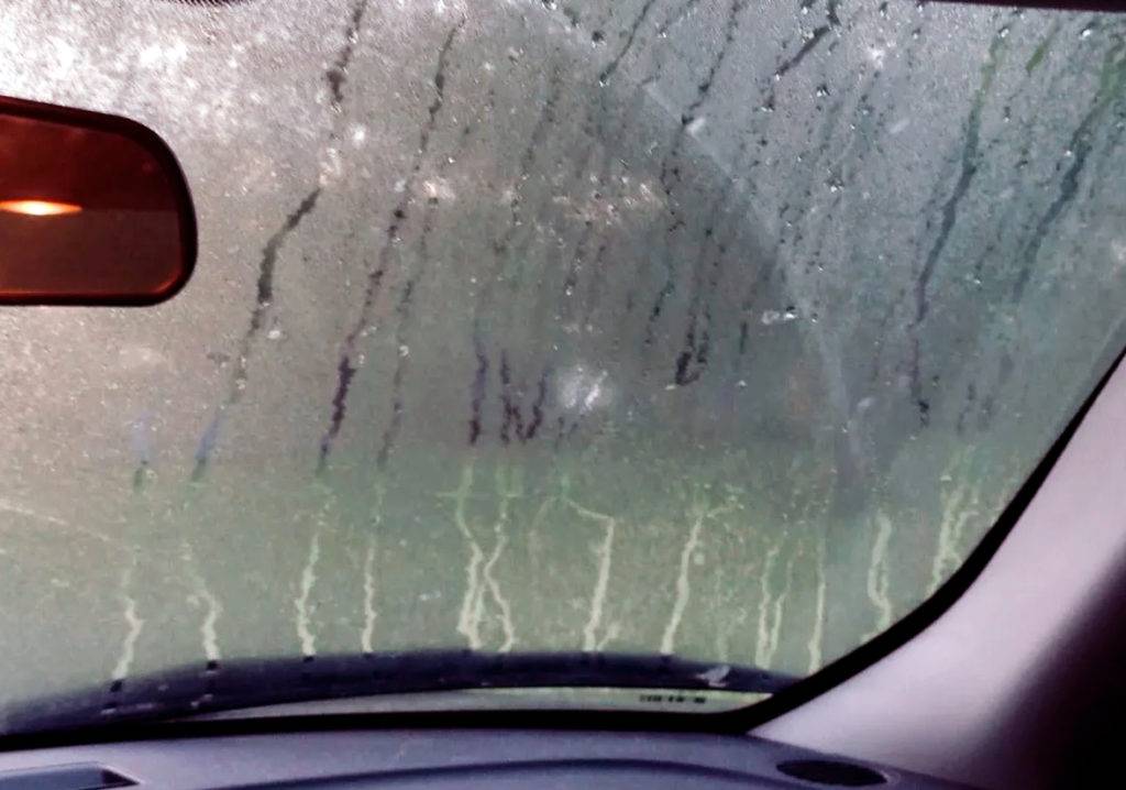 Почему запотевают стекла в автомобиле, что делать и средства