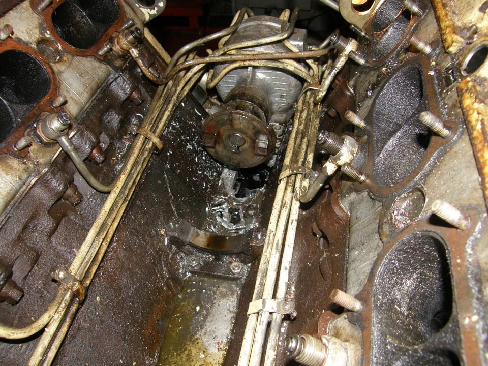 Разнос двигателя. почему двигатель “идет в разнос”? основные причины явления.