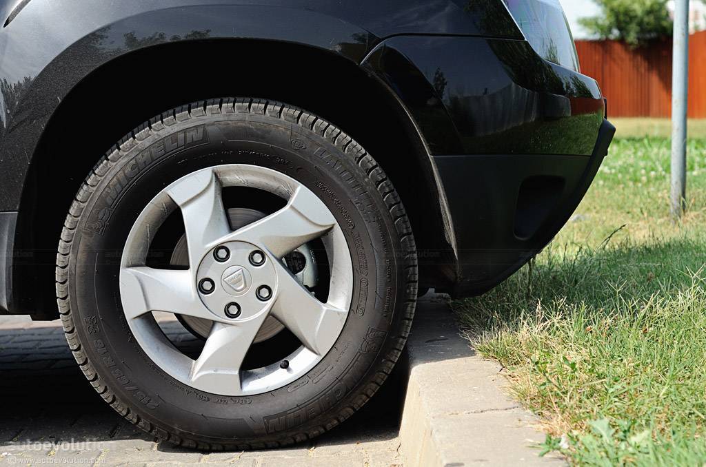 Renault duster 2013: размер дисков и колёс, разболтовка, давление в шинах, вылет диска, dia, pcd, сверловка, штатная резина и тюнинг
