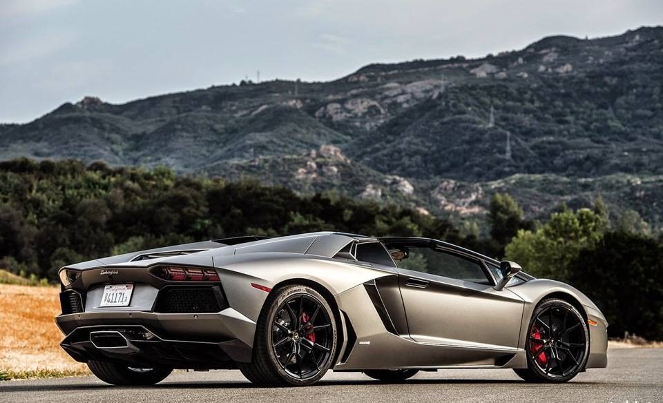Lamborghini Aventador LP 700-4 – 345 км в час это не придел