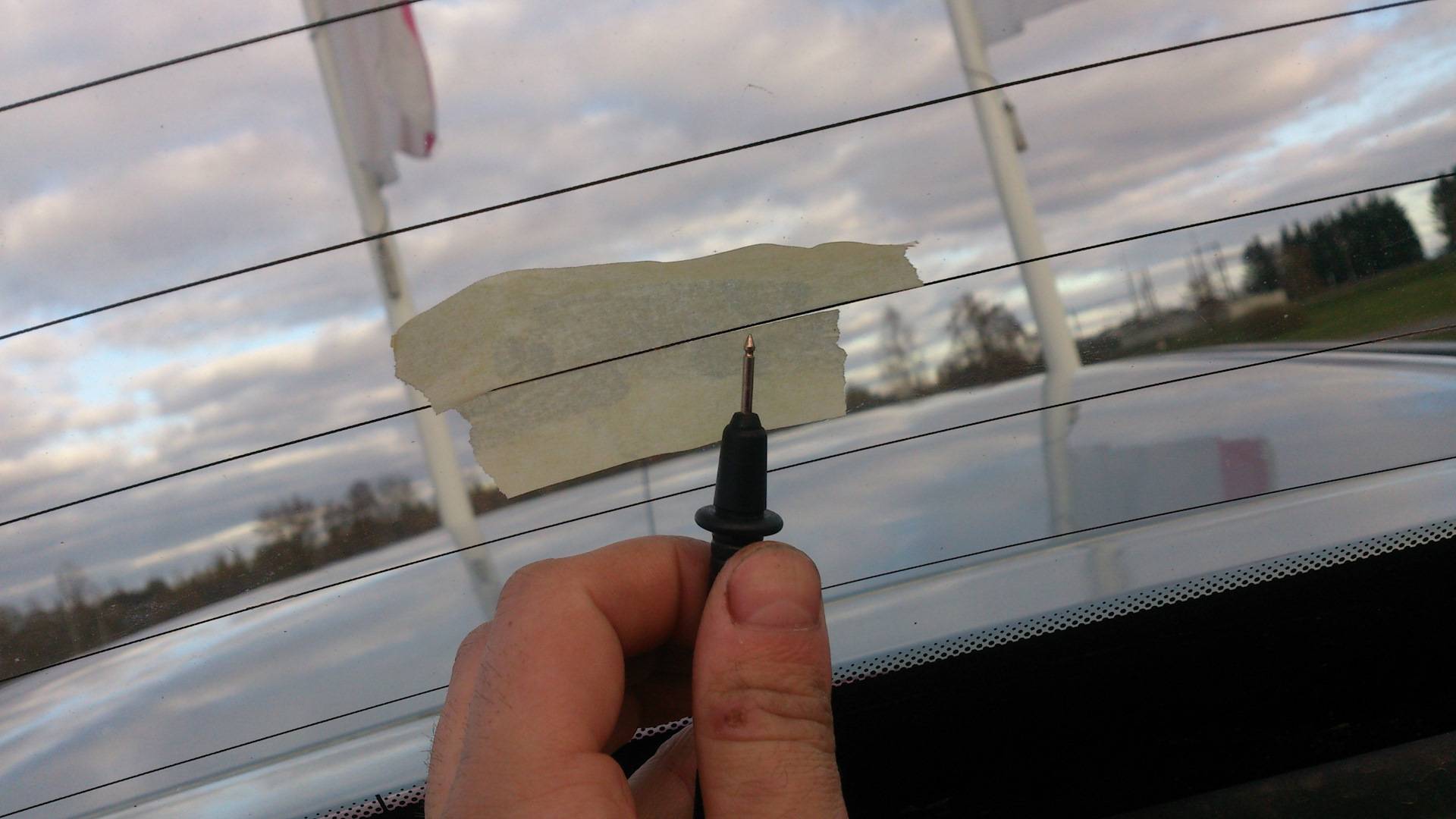 Как починить нити обогрева заднего стекла авто?