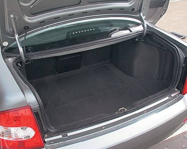 Какой объём и размер багажника на Лада Приора седан