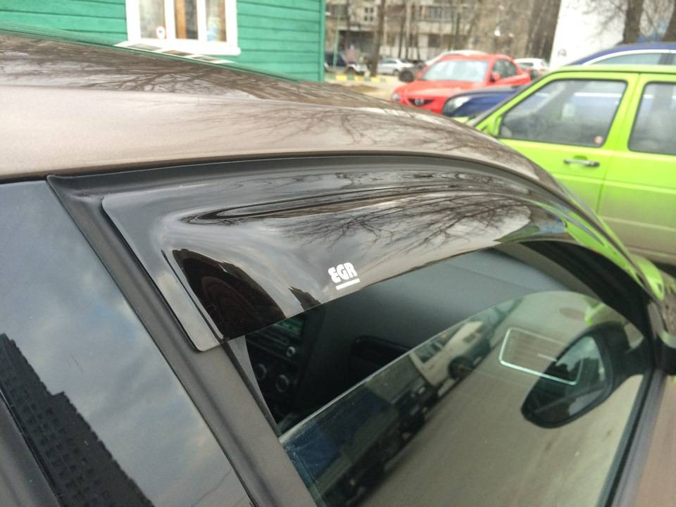Как правильно установить дефлекторы на окна автомобиля своими руками