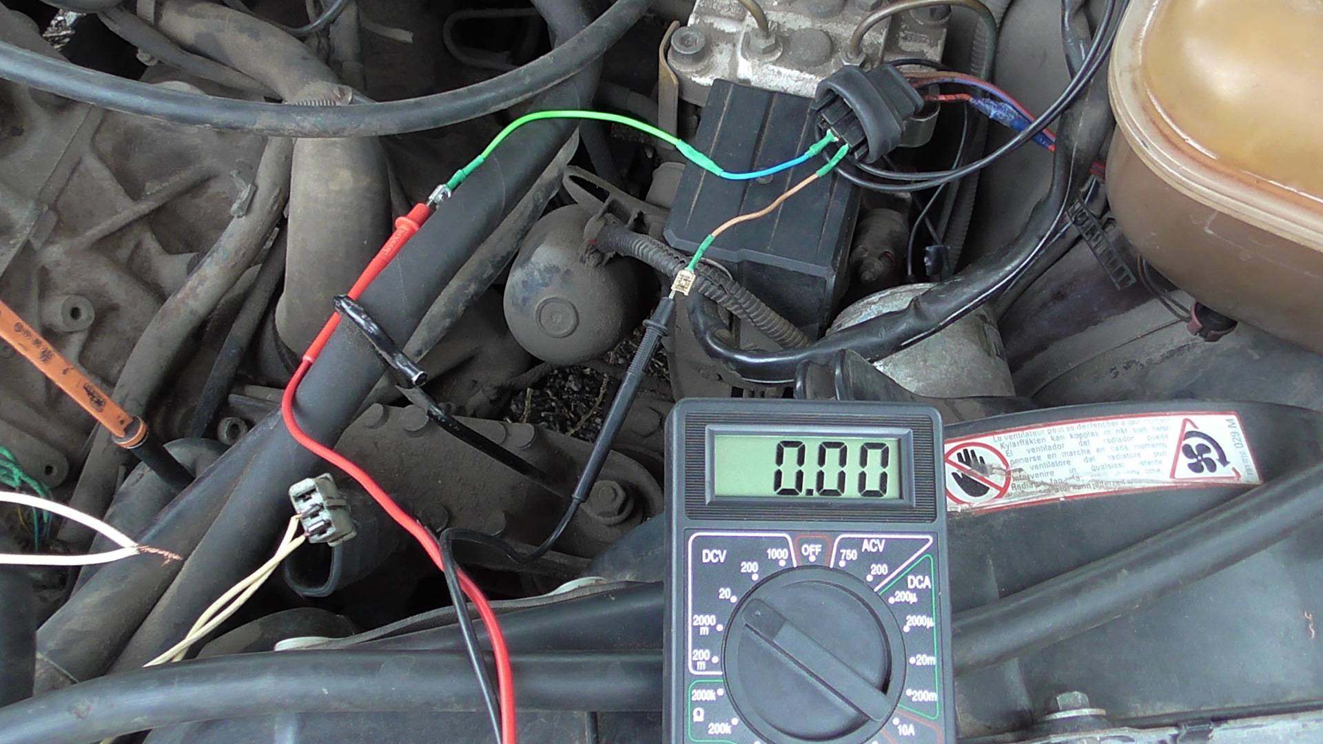 Почему включается вентилятор охлаждения на холодном двигателе? рассматриваем причины | autoflit.ru