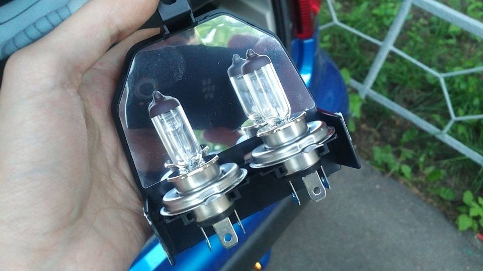 Лампы ближнего и дальнего света на Peugeot 206