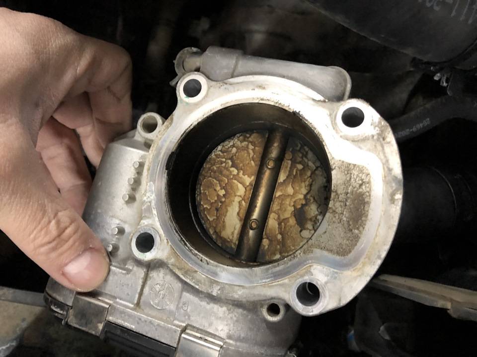 Как правильно чистить дроссельную заслонку автомобильного двигателя