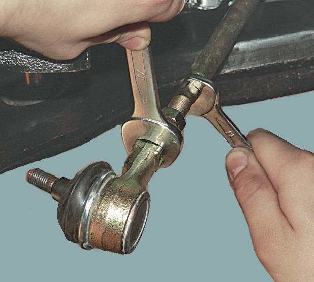 Как проверить рулевые наконечники на рено логан (сандеро, ларгус)?
