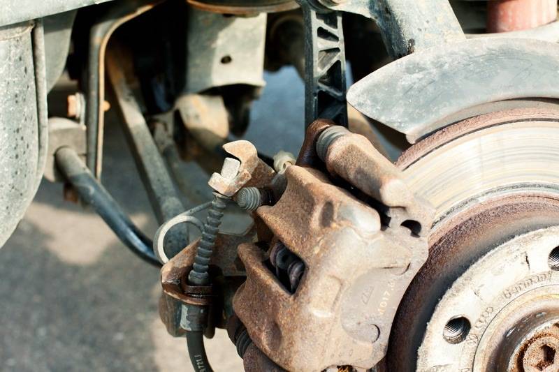 Замена тормозных колодок своими руками: как понять что пора менять? поэтапная инструкция как заменить тормозные колодки на авто (90 фото)