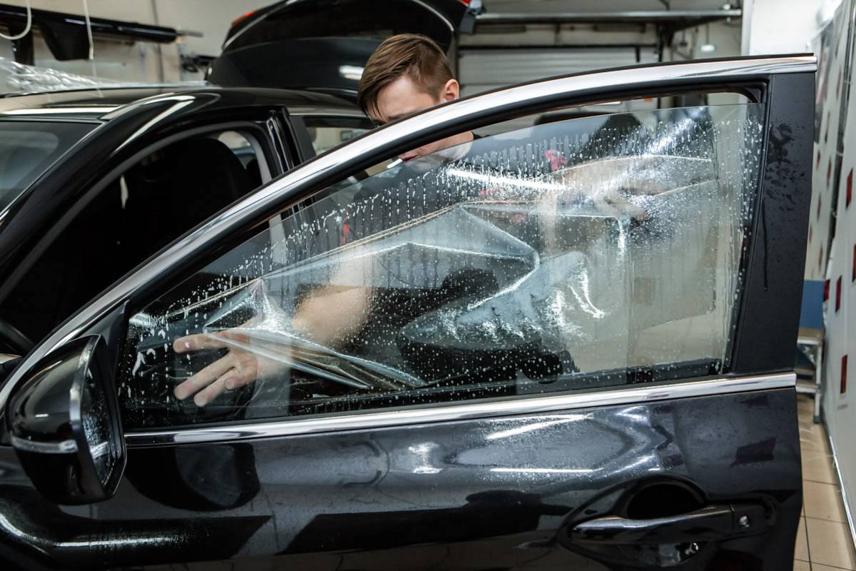 Плёнка для тонировки стёкол автомобиля: классификация, производители и 9 этапов тонировки своими руками | auto-gl.ru