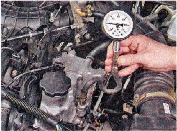 Как проверить давление масла в двигателе: описание,фото