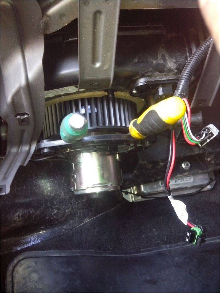 Самостоятельно меняем вентилятор печки на автомобиле «шевроле нива»: инструкции, советы, фото