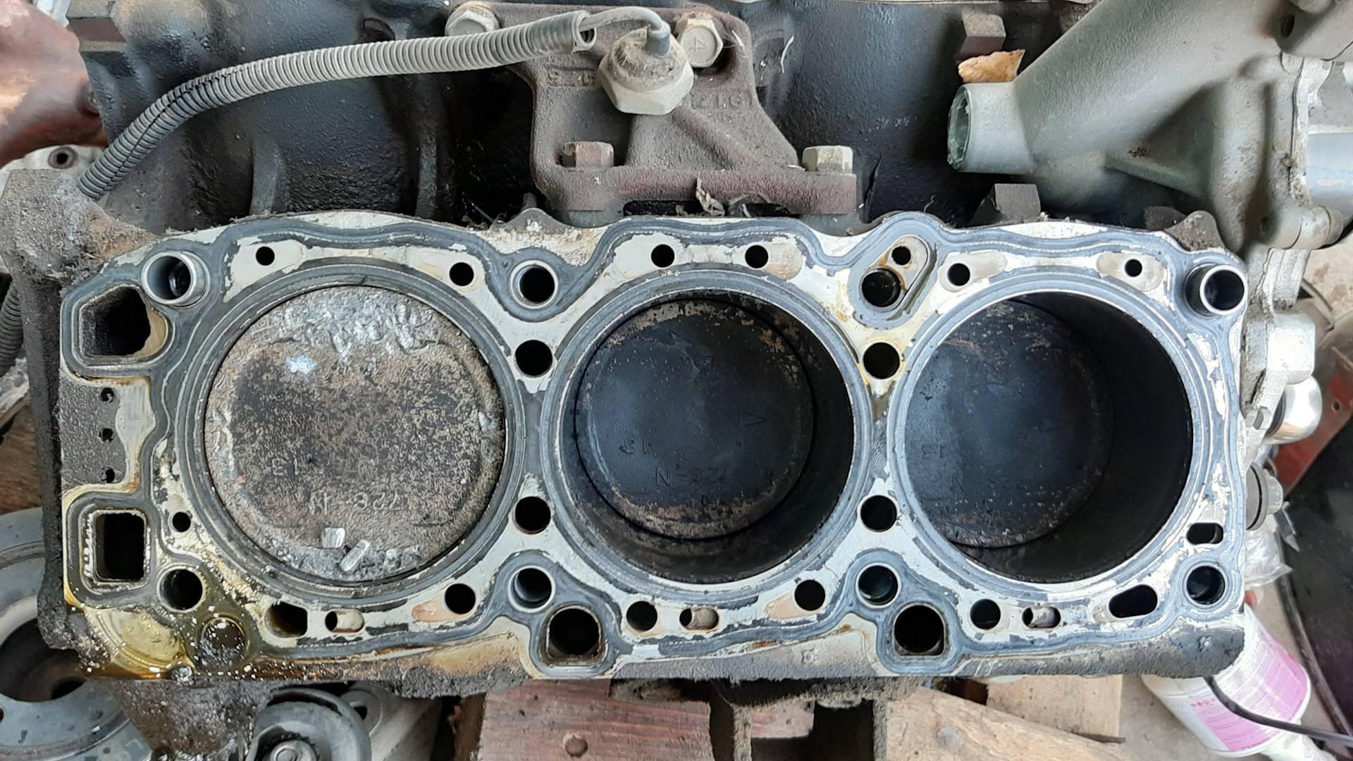 Застучал (стуканул) двигатель: что это такое?