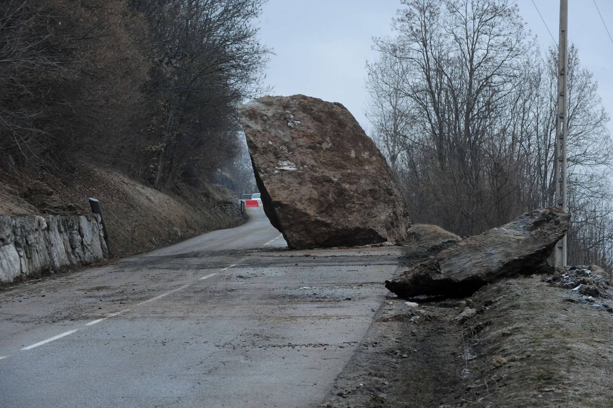 Камни на дороге рисунок