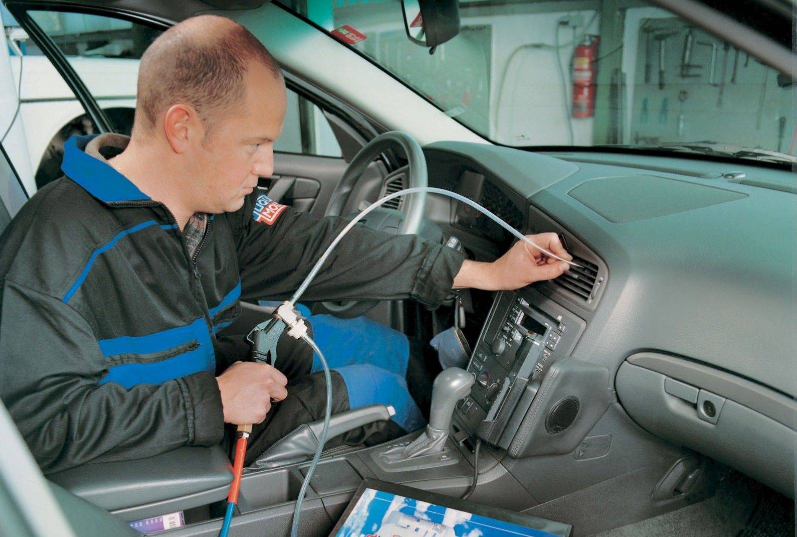 Как заправить кондиционер в машине своими руками - пошаговая инструкция, как проверить, частота проведение процедуры