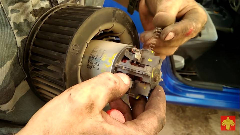 Как снять и отремонтировать вентилятор печки рено логан?