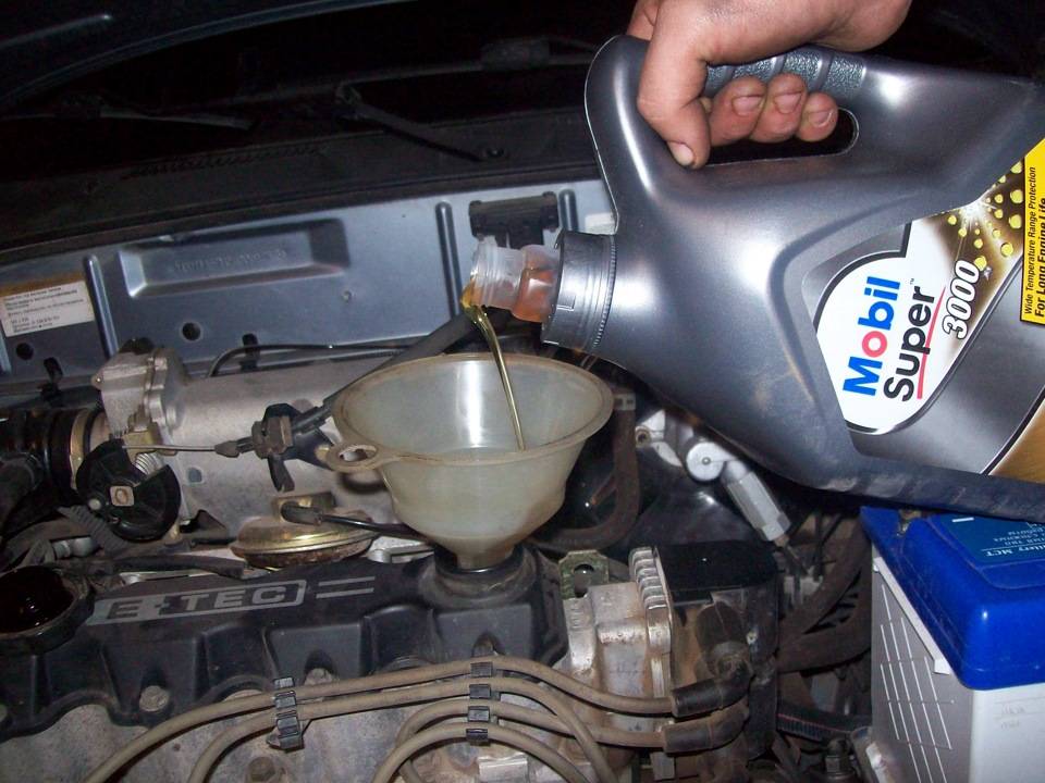 Замена масла в двигателе: как часто менять масло, экспресс замена, как поменять масло