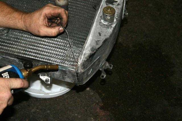 Течет радиатор: выбираем герметик для системы охлаждения двигателя автомобиля
