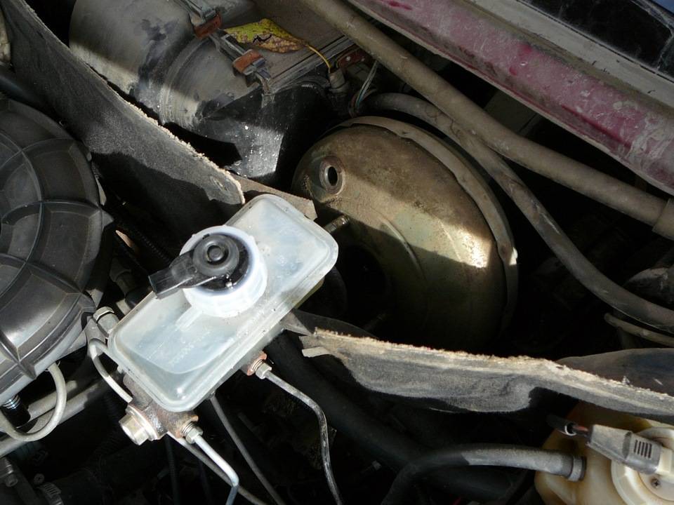 Замена вакуумного усилителя тормозов ваз-2112 16 клапанов: видео - sarterminal.ru - все для ремонта автомобиля