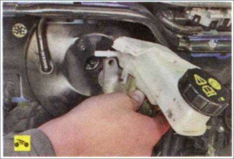 Как долить тормозную жидкость форд фокус 2