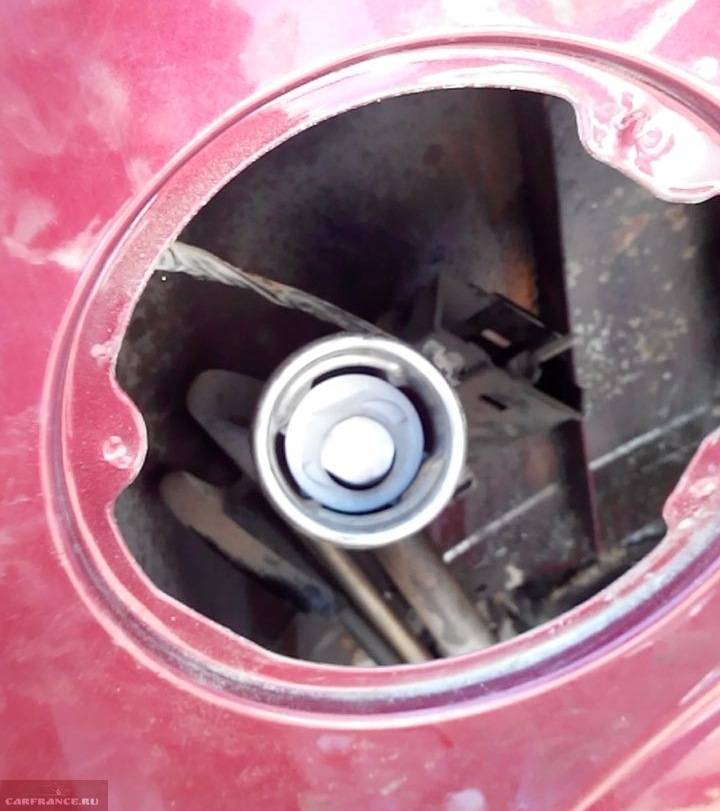 Как снять крышку бензобака форд фокус 2 рестайлинг