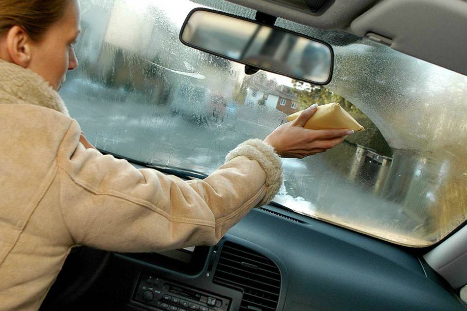 Как избавиться от запотевания стекол в автомобиле?