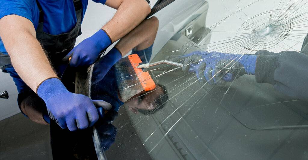 Ремонт трещин на лобовом стекле своими руками: материалы и оборудование, порядок действий - полезные статьи на автодромо