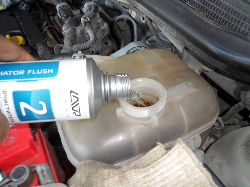 Промываем систему охлаждения двигателя на ваз-2114 своими руками: как и чем?