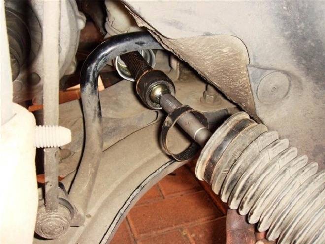 Как провести ремонт рулевой рейки рено логан в гаражных условиях