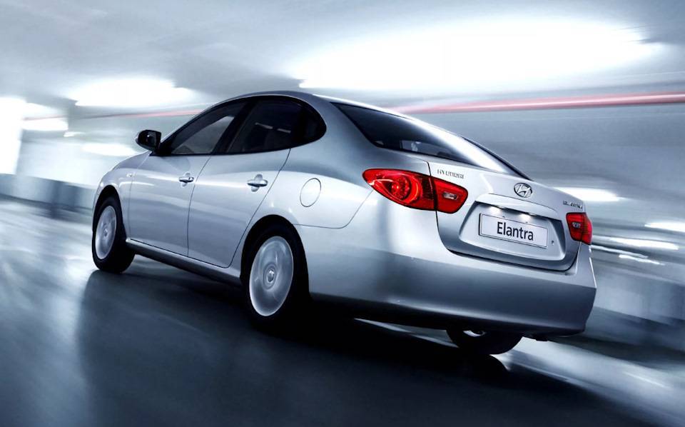 Hyundai elantra: поколения, кузова по годам, история модели и года выпуска, рестайлинг, характеристики, габариты, фото - carsweek