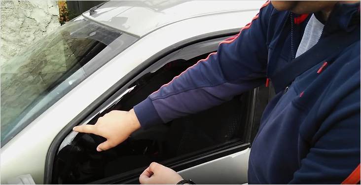 Как приклеить ветровик на дверь машины — чем правильно клеить дефлектор на авто
