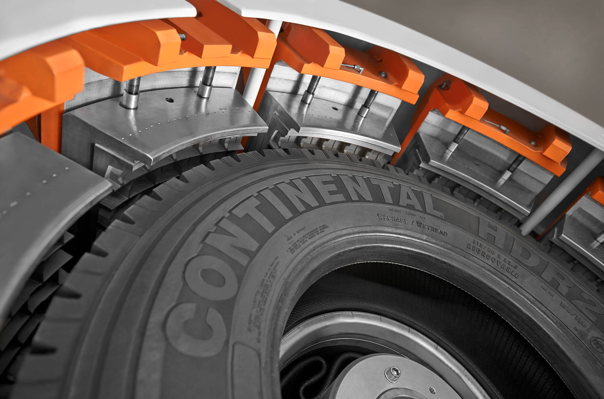 Наварка протектора шины — что это, особенности и способы