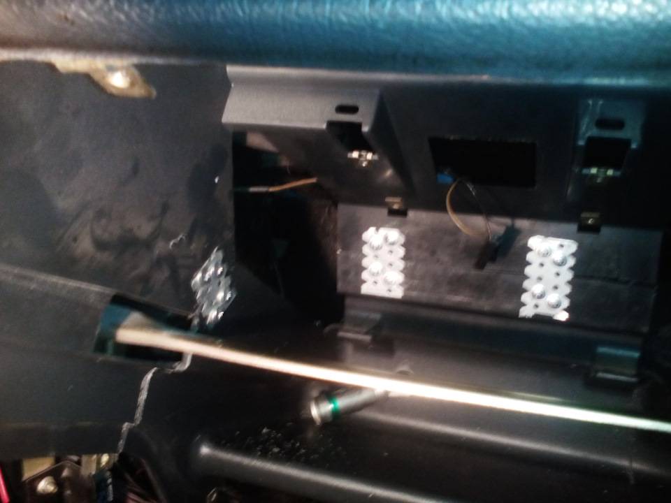 Меняем радиатор печки на ВАЗ-2114 без снятия панели (видео внутри)