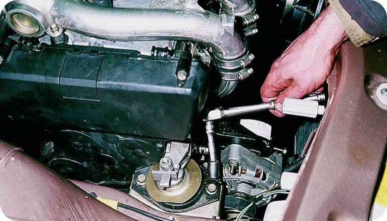 Замена подушек двигателя на 16-ти клапанной ВАЗ-2112 своими руками: снимаем с опоры