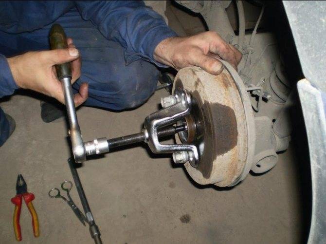 Снятие и установка тормозного барабана рено логан