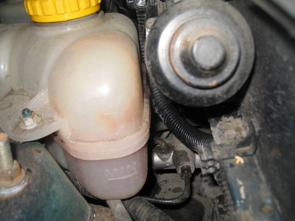 Проверка уровня, доливка и замена охлаждающей жидкости двигателя daewoo sens
