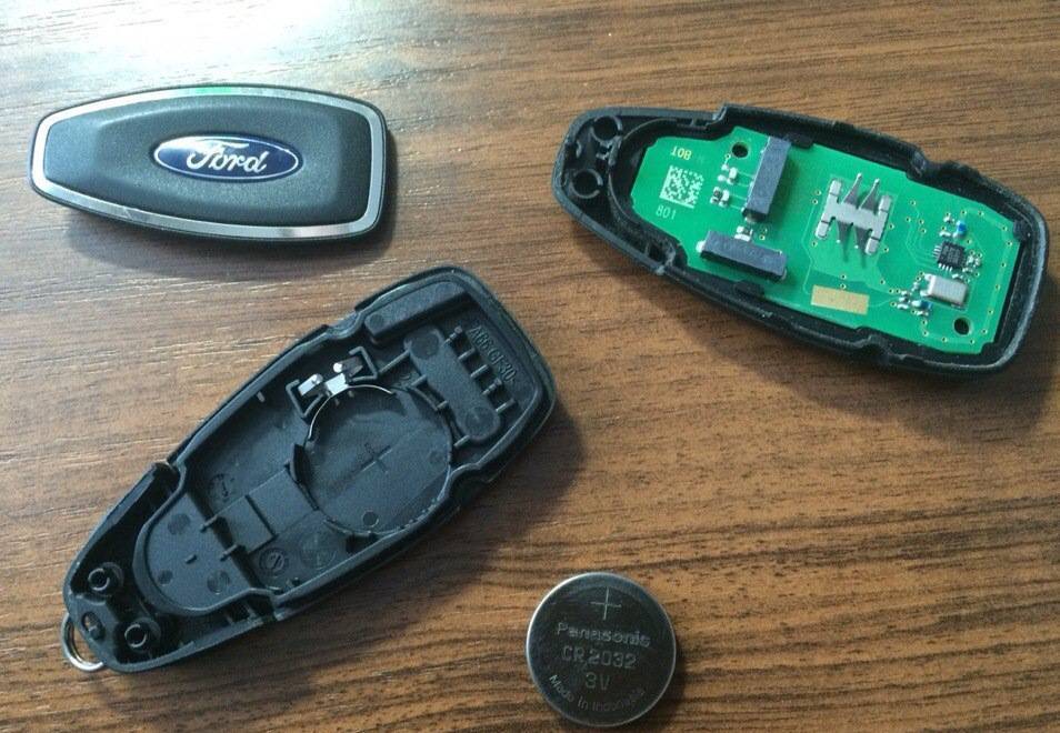Замена батарейки в выкидном ключе форд фокус 2