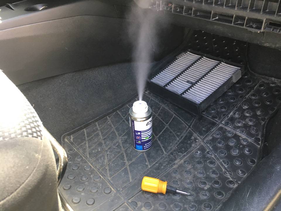Как самостоятельно почистить кондиционер в автомобиле