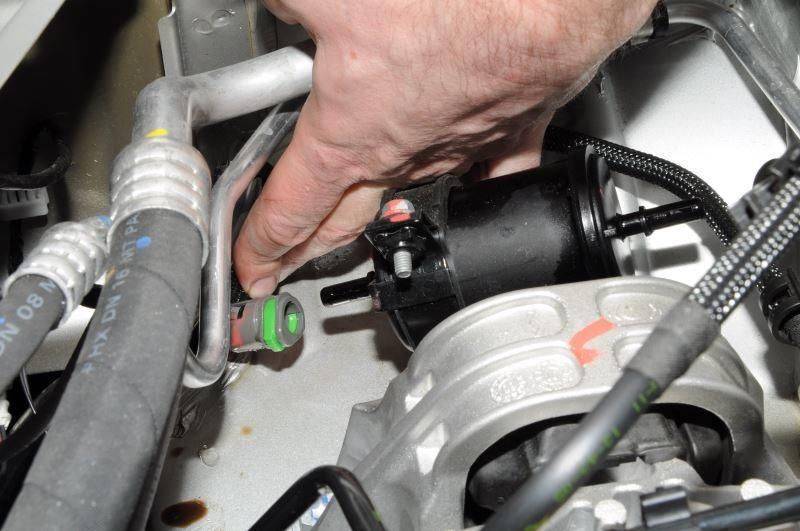 Замена топливного фильтра на дизельном двигателе Рено Дастер своими руками