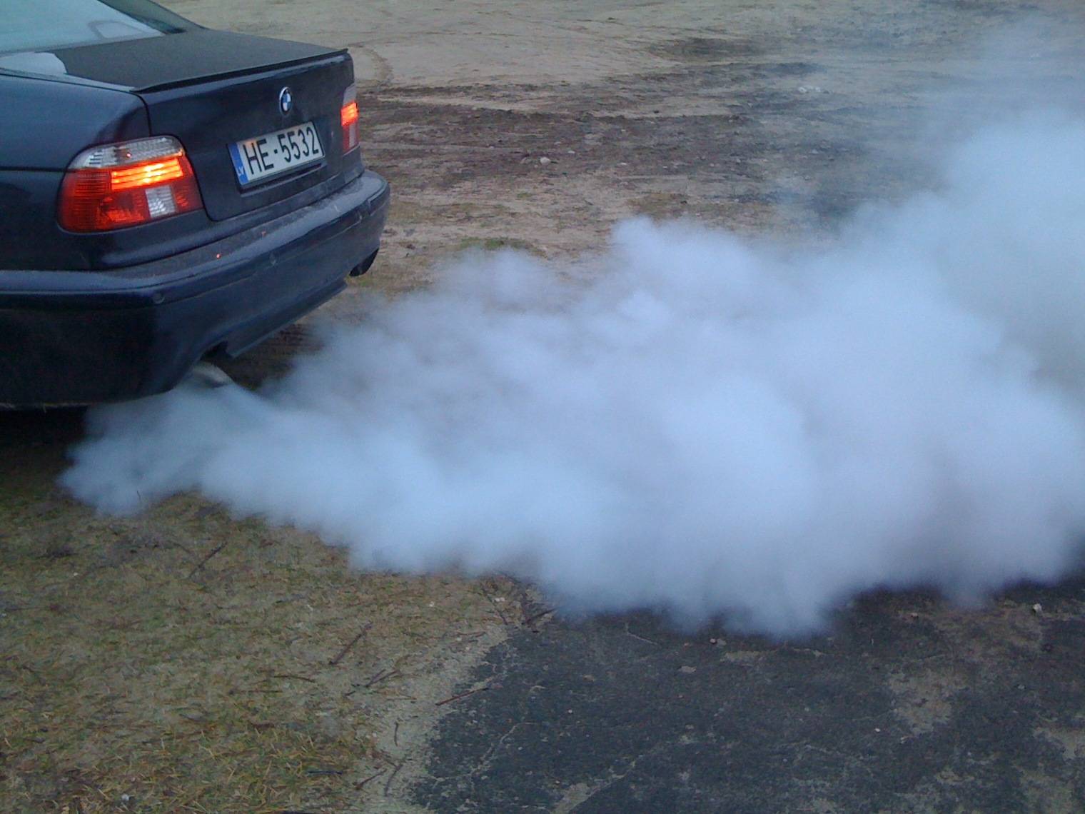 Причины дыма из выхлопной трубы, бензиновый и дизельный двигатель