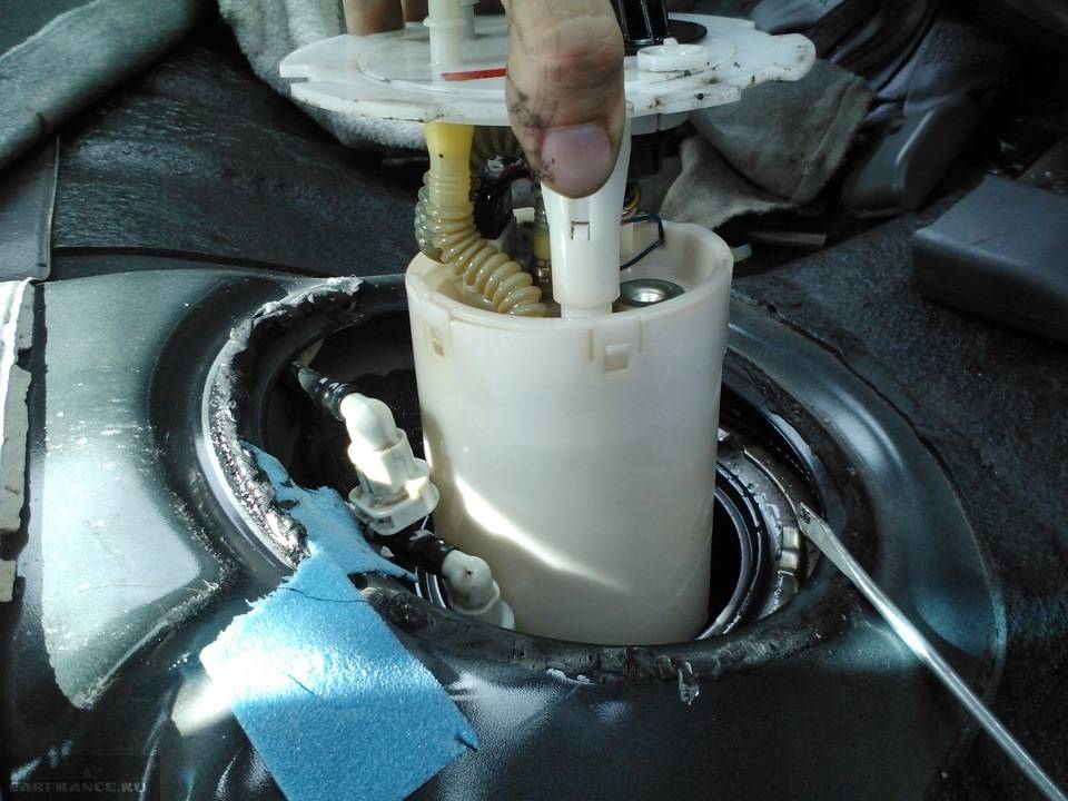 Как поменять топливный фильтр на сhevrolet сruze своими руками: фото и видео о том, где он находится и как его заменить
