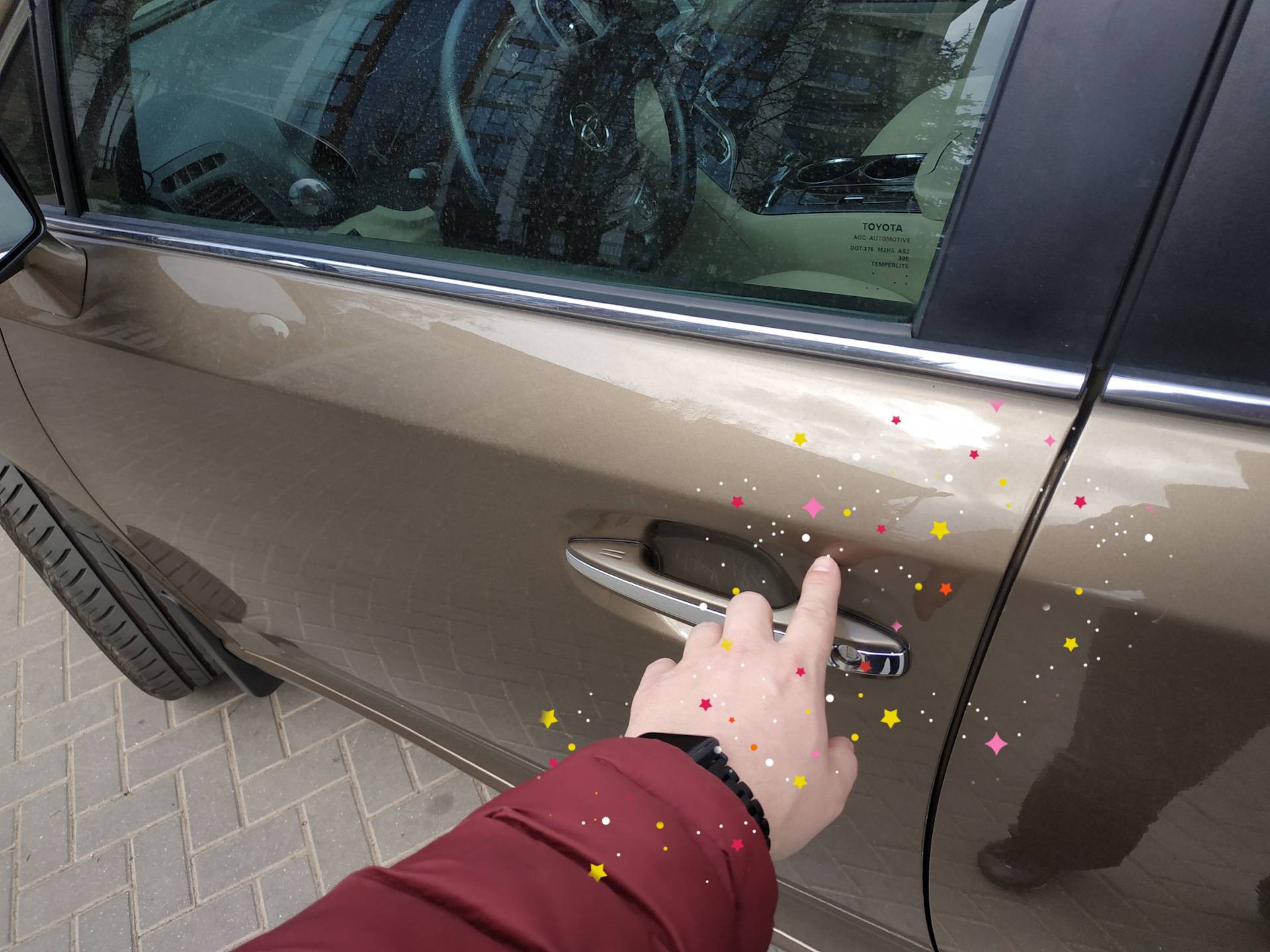 Машина бьет током при касании двери, ручника и других деталей: в чем причина, что делать