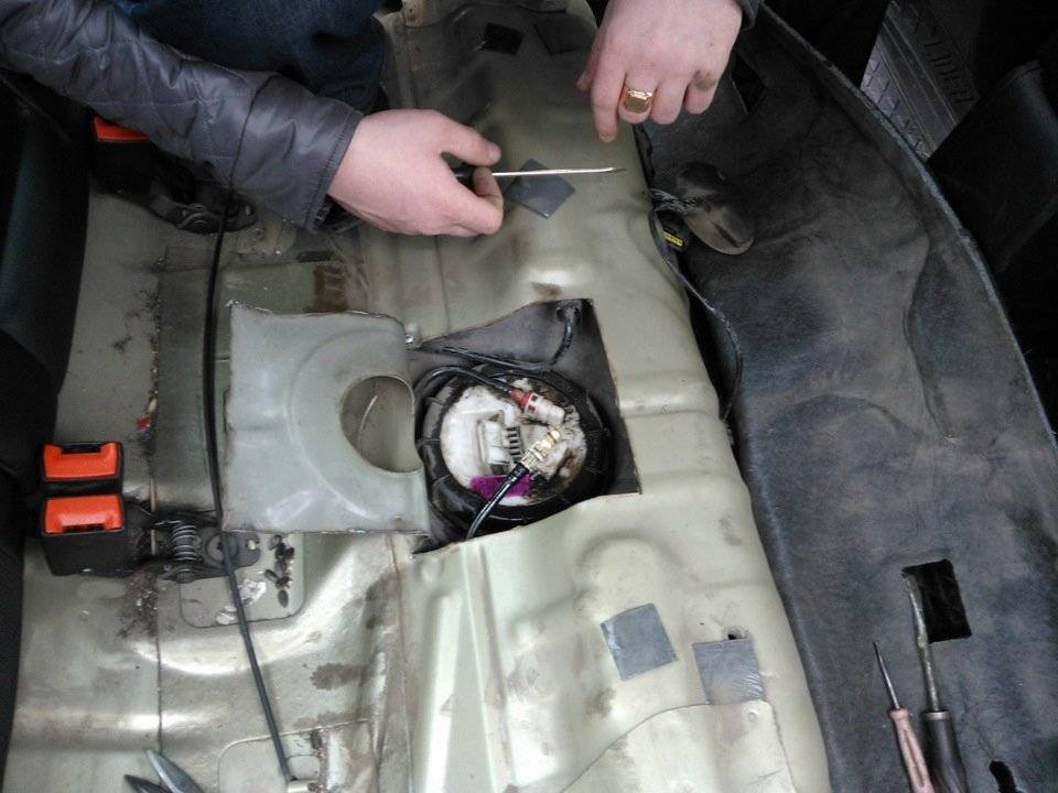 Замена бензонасоса на форд фокус 1,2,3 своими руками: как поменять моторчик топливного насоса, фильтра, реле + видео