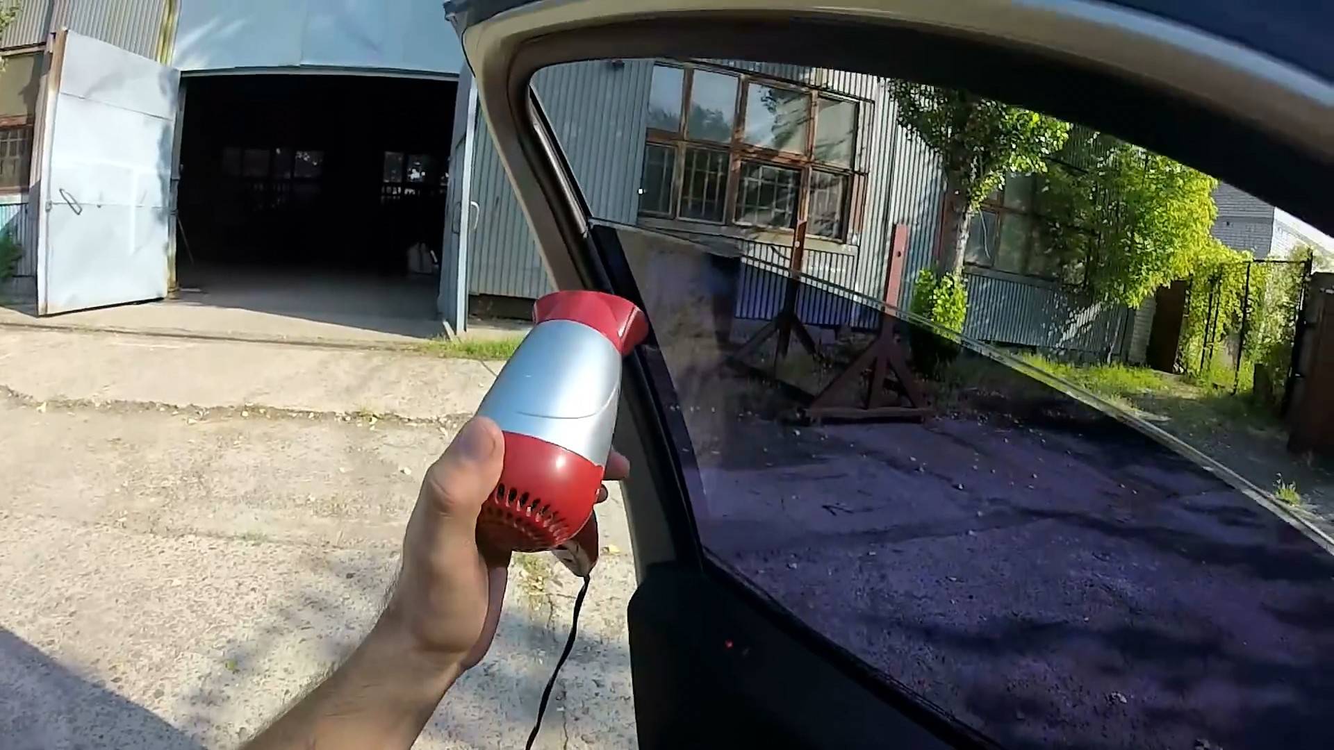 Снятие тонировки со стекол автомобиля своими руками